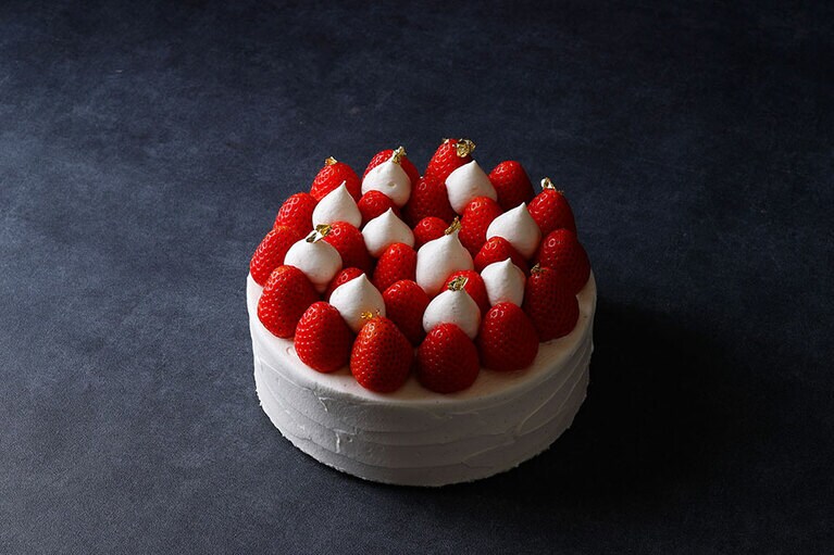 パレスホテル東京「スペリュール」（直径15cm、高さ8cm／13,000円　直径18cm、高さ8cm／16,000円　直径20cm、高さ10cm／24,000円）。