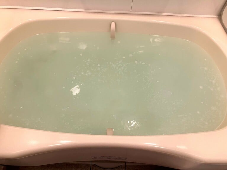あっという間に湯船全体に細かい泡が広がる。