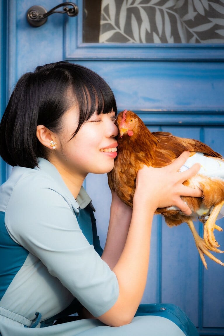 鶏愛は深まる一方。写真提供：田中麻衣さん。