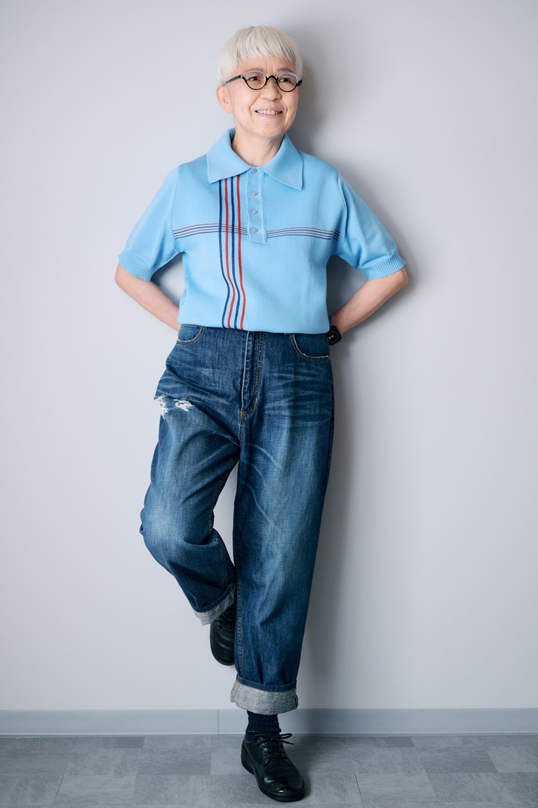 ポロシャツはメルカリで「ヴィンテージ ポロシャツ」で検索して出会っ た、ヨーロッパの古着のメンズ。大きなえりがお気に入り。半年間売れていなかったのでお値引きをお願いして1200円で購入しました。シンプルにジーンズを合わせて。