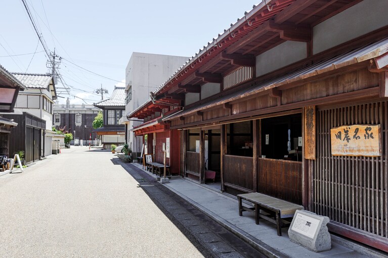 坂井市。三国湊エリアには江戸時代から続くの情緒ある町並みが残っています。