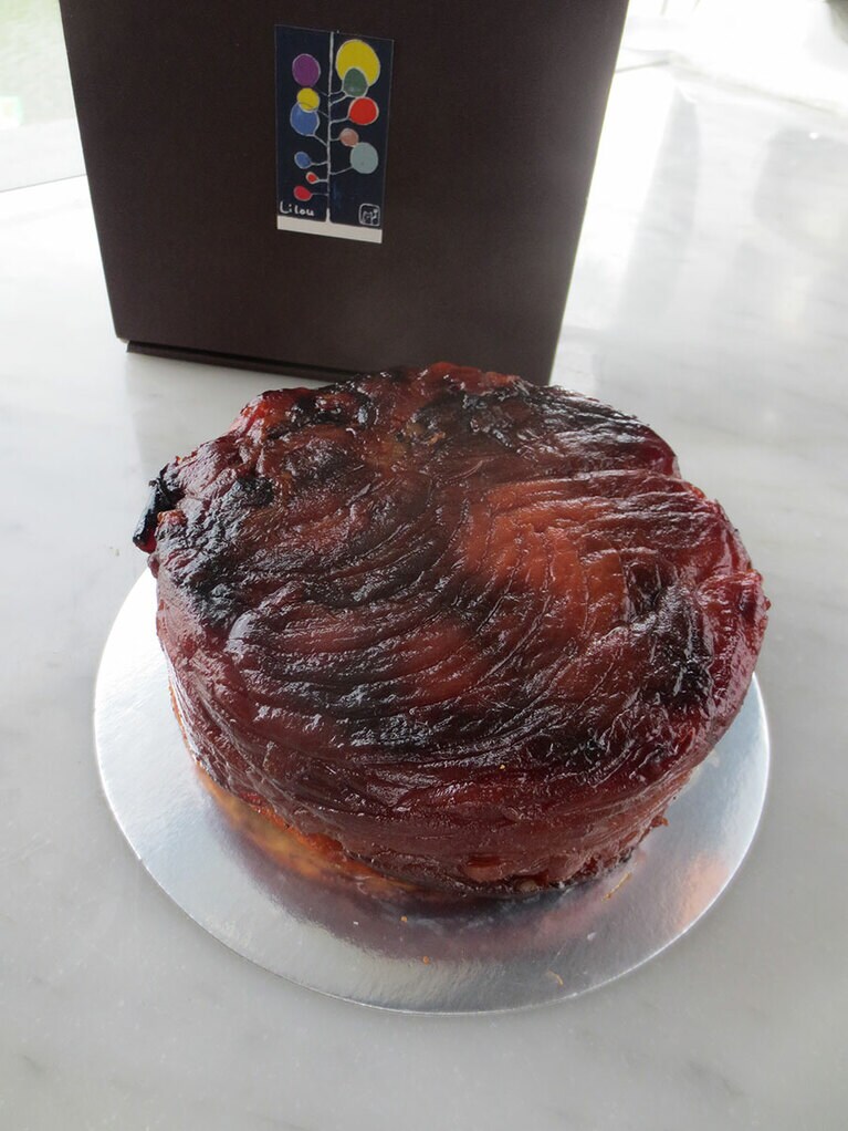 取り寄せ「タルトタタン」直径12センチ。1台5,000円。注文は電話で。送料別途。