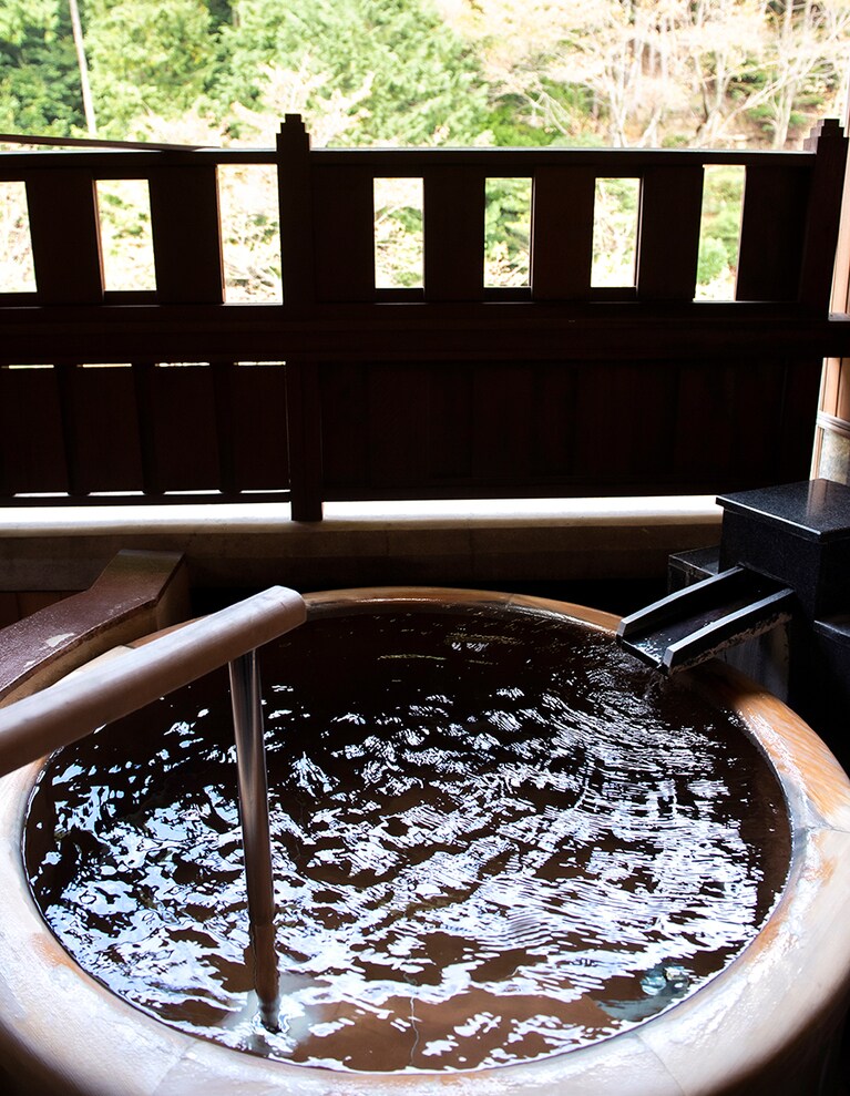 各客室に趣の異なる露天風呂。好きなときに好きなだけ温泉を楽しめる。
