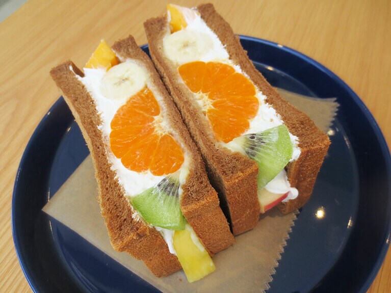 「フルーツサンド」900円。