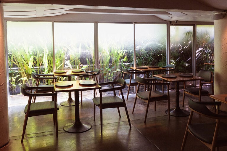 シンプルな内装が心を落ち着かせる。