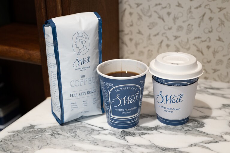 「ザ・コーヒー」の豆は1,620円、コーヒーのテイクアウトは1杯650円。