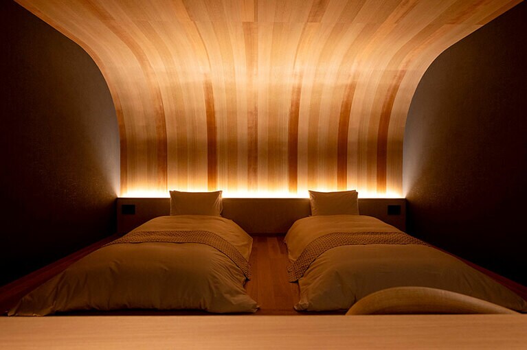 天然木のやさしさに包まれる寝室。