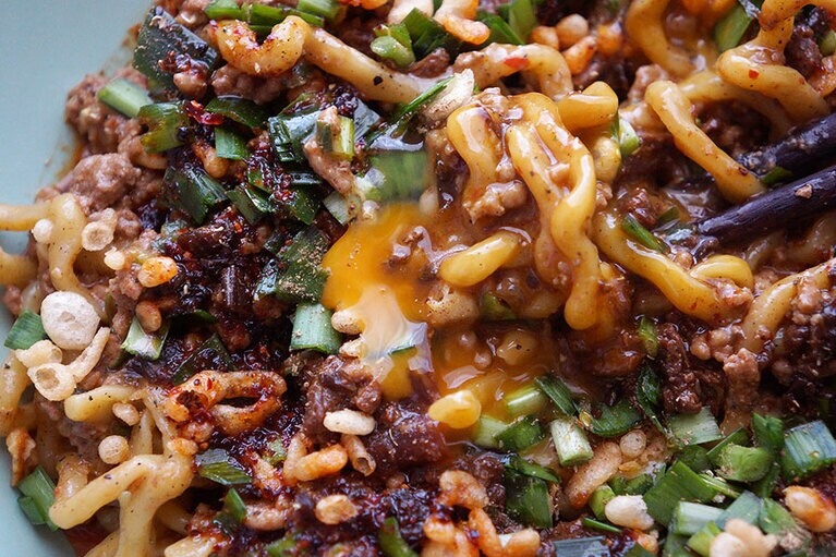 禁断の卵黄崩しで官能の世界に突入。