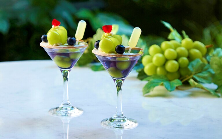 ミニグラスパフェ「シャインマスカットのゼリーパフェ」のイメージ。