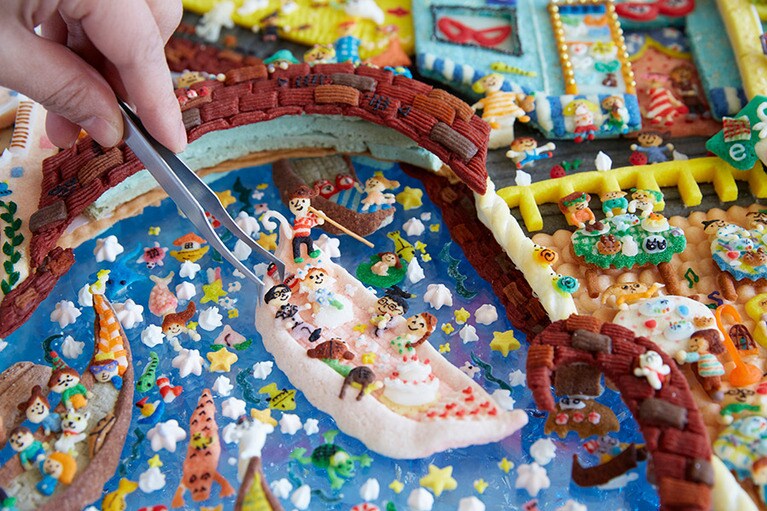 ピンセットでこんなふうに作るのだそう。