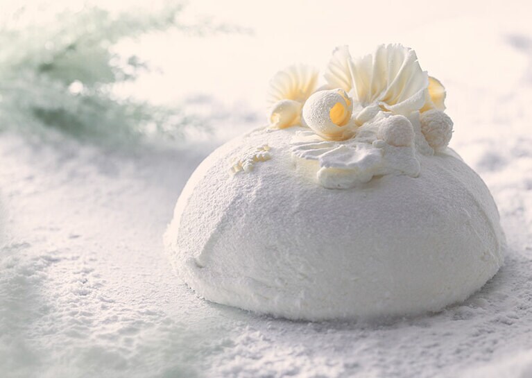 「ノエル・ブラン」5,940円(4号・直径12cm)／7,344円(5号・直径15cm)