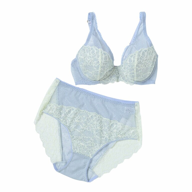 ブラジャー 14,080円、ショーツ 6,490円／ともにリリピアーチェ（伊勢丹新宿店 本館3階 マ・ランジェリー）