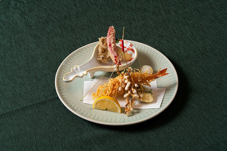 海老東寺揚げ 鱚紫蘇揚げ 赤万願寺唐辛子 舞茸薄衣揚げ 稲穂。