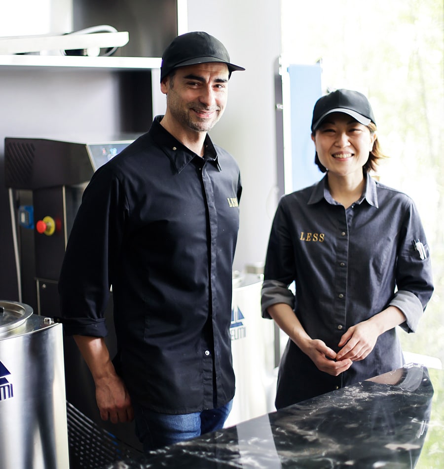 ともにオーナーシェフ・パティシエのガブリエレ・リヴァさん(左)と坂倉加奈子さん(右)。