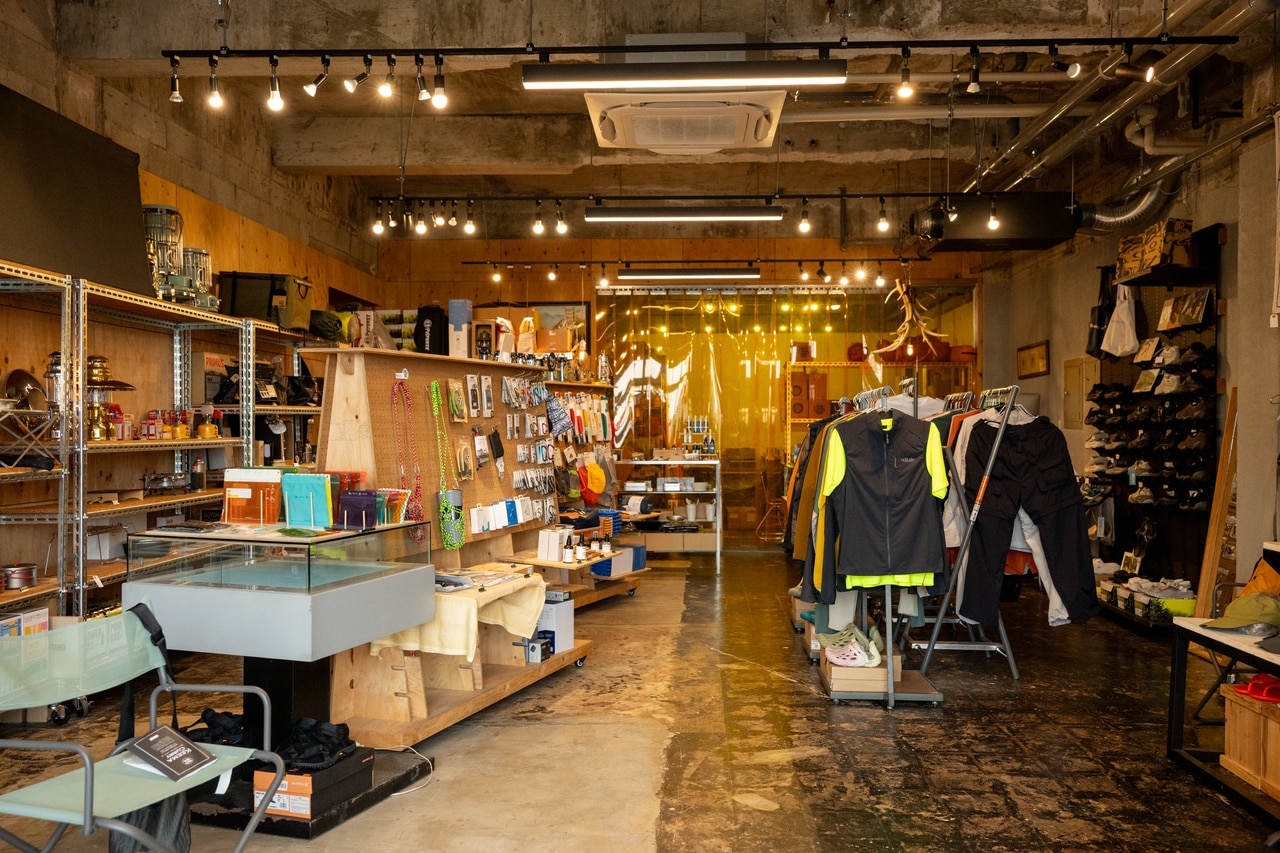 バラエティ豊かなアイテムが並ぶ店内。