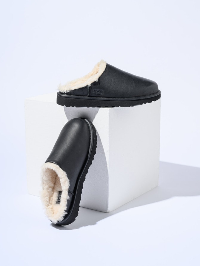 UGG®“Classic Slip-On Noir”／¥22,000　※オンラインでは完売中。店舗により在庫あり。