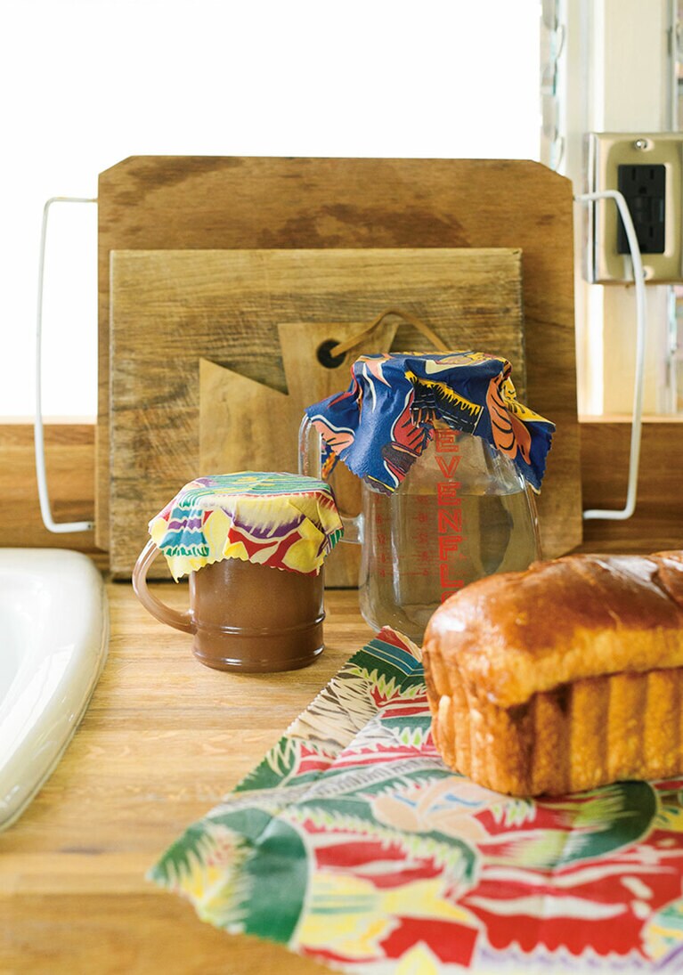 Back In The Day Hawaii ビーズワックスのラップ 奥から：2枚セット 20ドル、 17ドル。