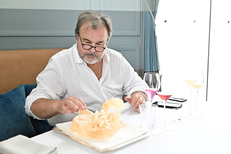 ヒノキの香りを吸い込む。