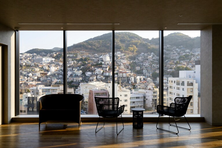 山の斜面に家が建ち並ぶ景色が長崎らしい。