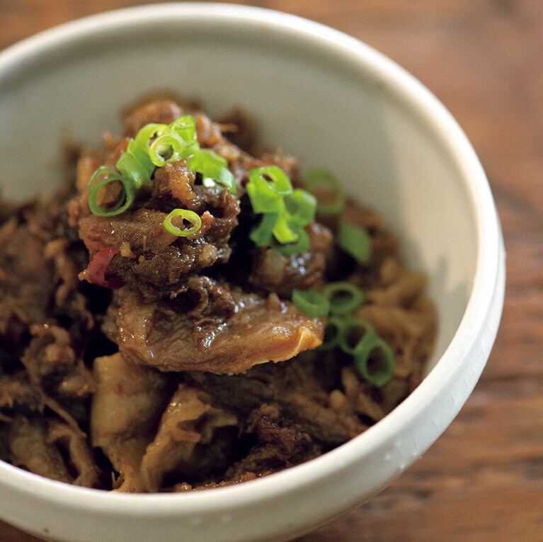 国産牛すじ煮込み 150g 880円／銀閣寺大西