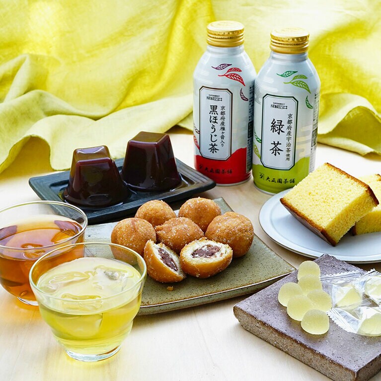 成城石井バイヤー厳選！ 夏の“和”を満喫！ 京都府産宇治茶使用緑茶・雁ヶ音入り黒ほうじ茶と和スイーツのセット 4,200円（税込・送料込）。
