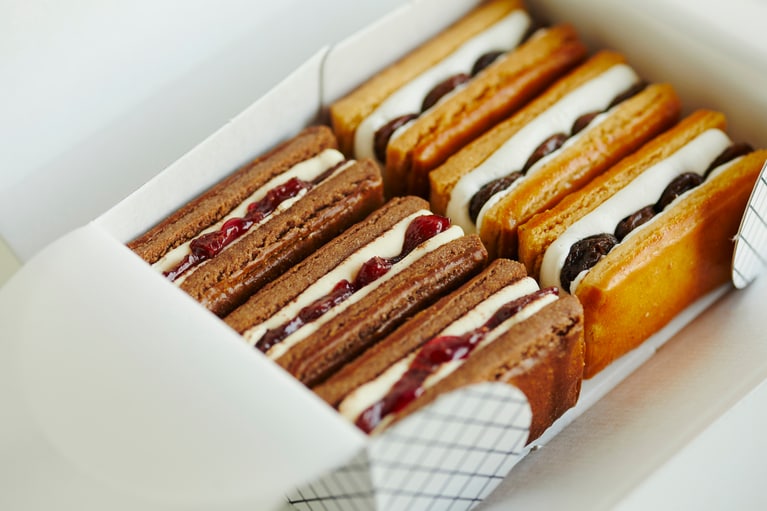 看板商品の「ノーレーズンサンドイッチ」も常設で購入できて嬉しい！　6個入り2,600～2,950円（組み合わせによる）。