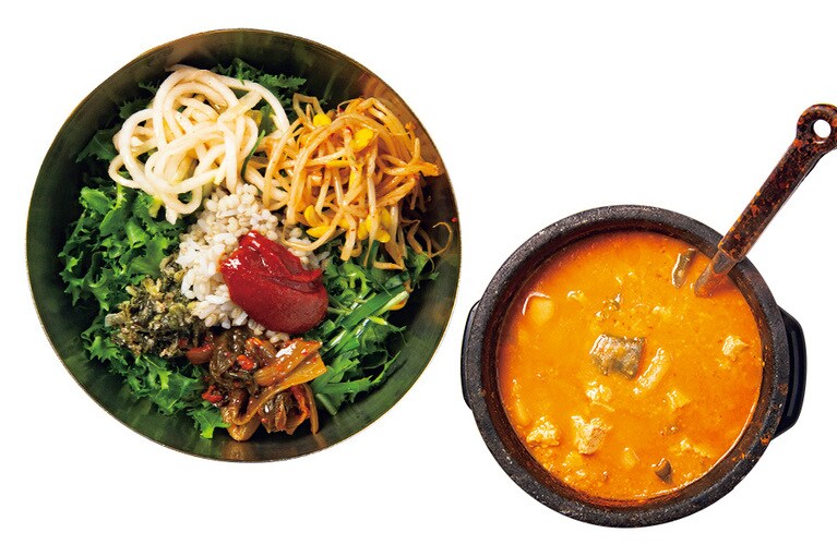 「田舎野菜テンジャンビビンバ」は、テンジャンチゲとビビンバのセット。ビビンバは自分で具材をのせて完成させる。W10,000。