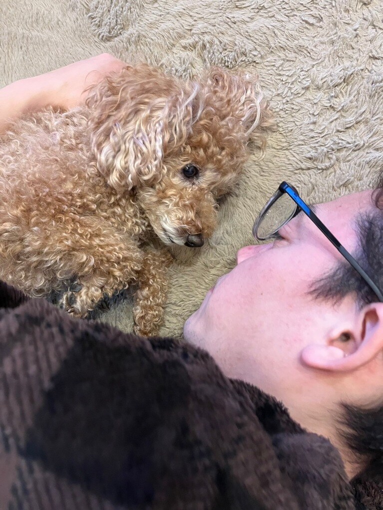 「寝てると生存確認してくれる娘」