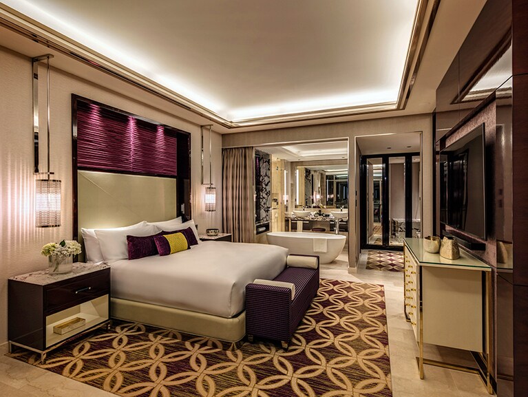 贅を尽くした空間で魅了する〈ステラスイート〉。