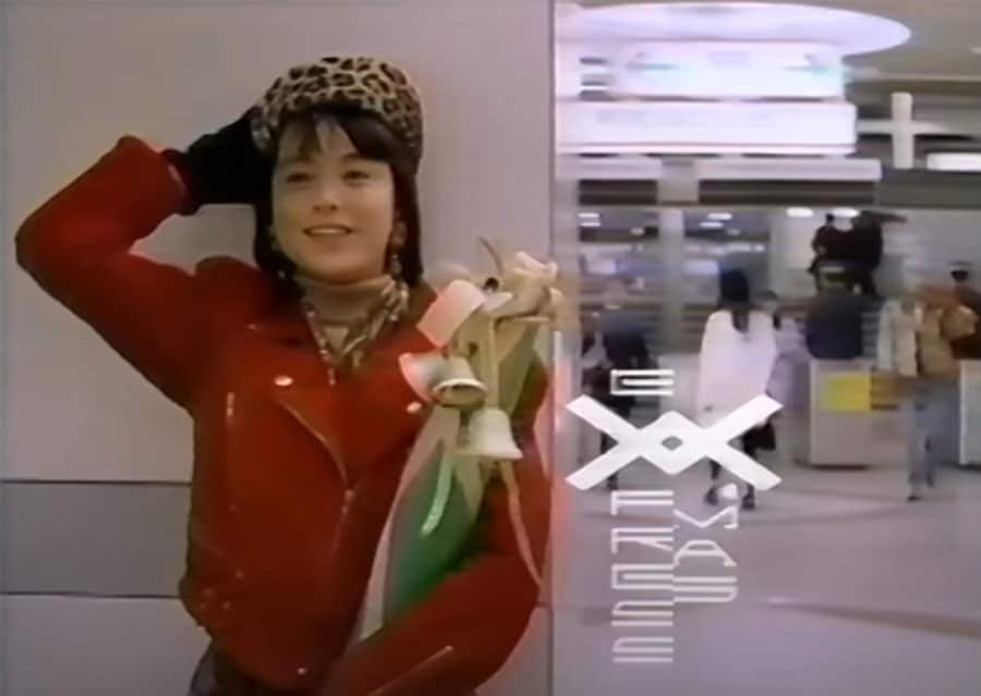 JR東海1989年の『クリスマスエクスプレス』CM。「きっと君は来ない♪」という歌詞が流れつつ、牧瀬里穂ちゃんがギリギリで間に合っている！　 息の上がり方がリアルでかわいい。