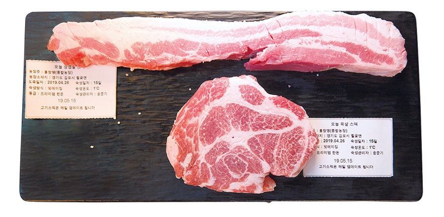 肉を出す際に熟成日数や仕入先を示した紙を添えるなど、きめ細かなサービスも特徴。