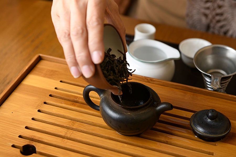 武夷岩茶(烏龍茶)のひとつ、深みのある香りと味わいが特徴の福建省 半天妖 1,800円(税込)。