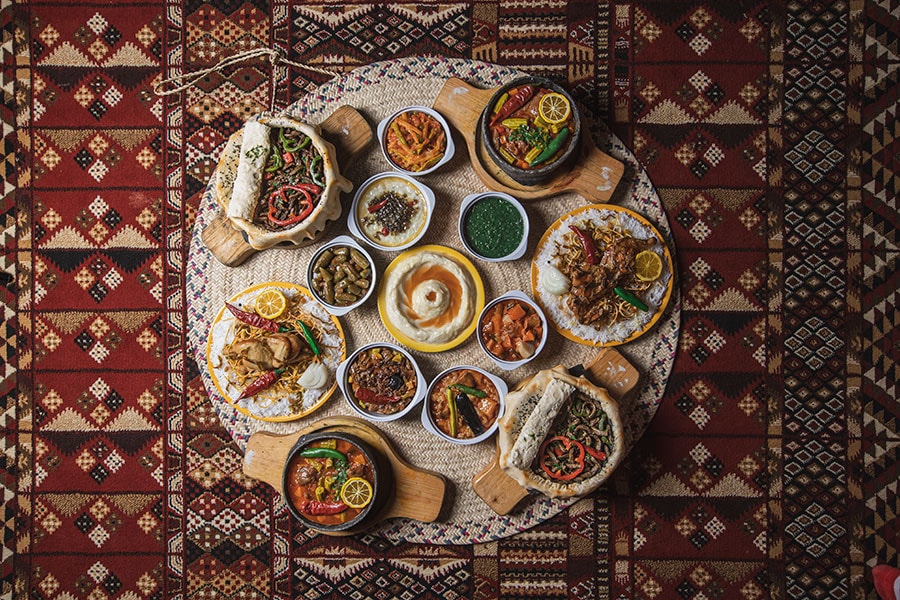 サウジ各地では土地の伝統料理を味わえ、さらにリヤドやジェッダなどの大都市では世界各国の料理を堪能できます。