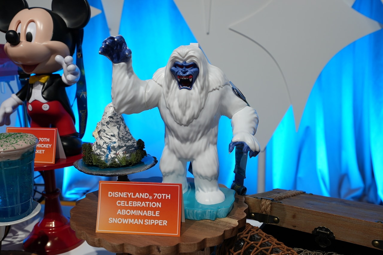 マッターホーン・ボブスレーに登場するキャラクターイエティのドリンクシッパー。