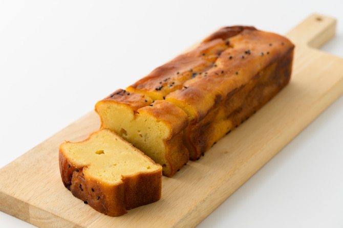 ベイクドスイートポテトケーキ(1本)2,200円(約600g)。