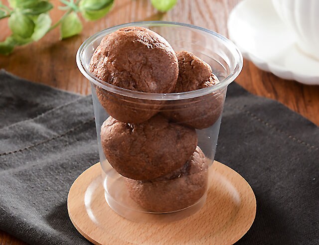 「濃厚ショコラプチシュー 4個」220円。