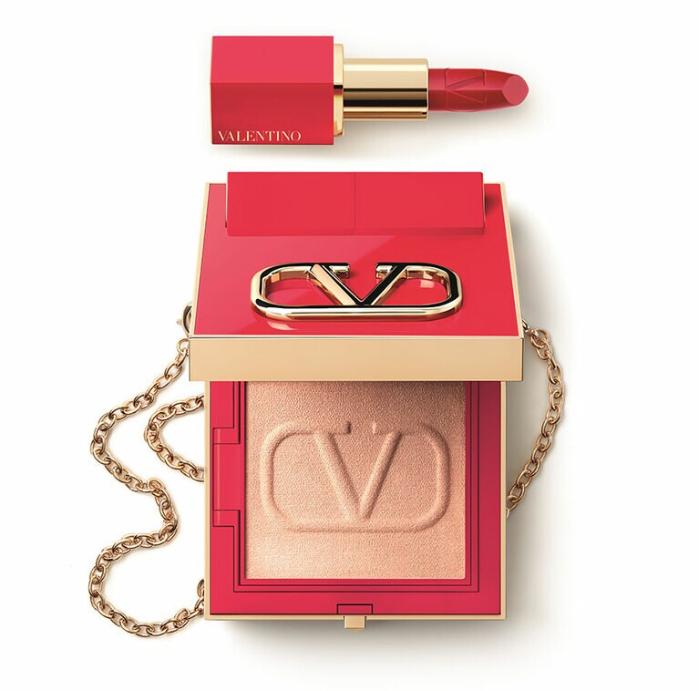 GO クラッチ＋ミニロッソ 24,970円。フェイスパウダーは全7色(うち限定1色)から、ミニ ロッソは全6色から選べる。