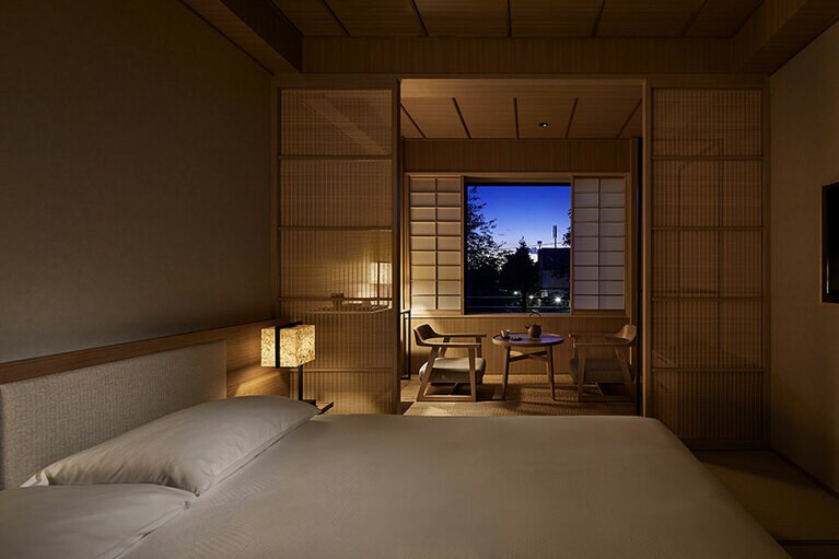 由縁別邸代田［東京／世田谷代田］デラックスダブルの客室。Photo：Nacasa & Partners