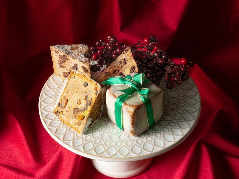 フォーシーズンズホテル東京大手町「キュービック シュトーレン（プレーン／ショコラ）」（1,200円／1個）。