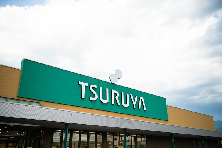 緑色の目立つ看板が目印。