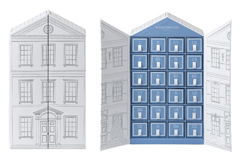 24個の小さな引出しの中には、それぞれ異なるミニチュアサイズのオーナメントがかわいらしく収まっている。数量限定販売、70,200円(税込)。