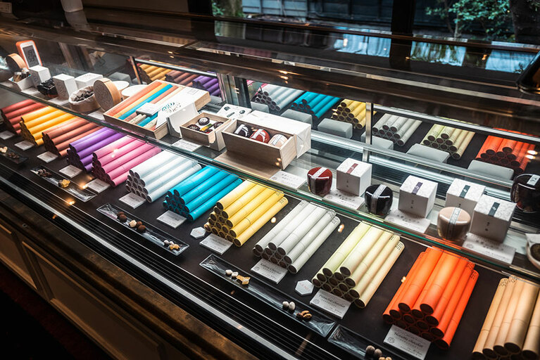 色鮮やかなパッケージが目を引くビーンズショコラ。