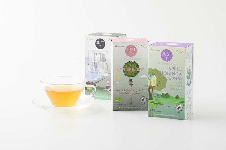 ジャストティー フレーバーティー 各646円（各2g×18袋入り）。左から:キャプテンアールグレイ、ダイナミックデイ、アップルモリンガアフェア。