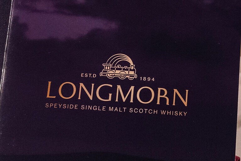 鉄道をモチーフにした新たなロゴマーク。