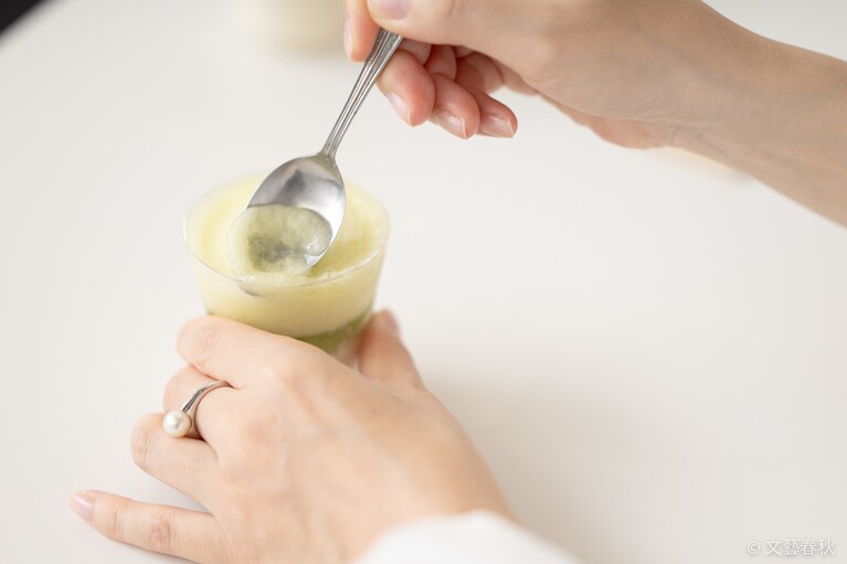 少し溶けてきたら食べごろ。シャーベットはシャリッとしていてとろとろ。