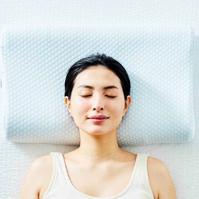 WAVEWAVE「HEAT RELAX MAKURA」22,000円。