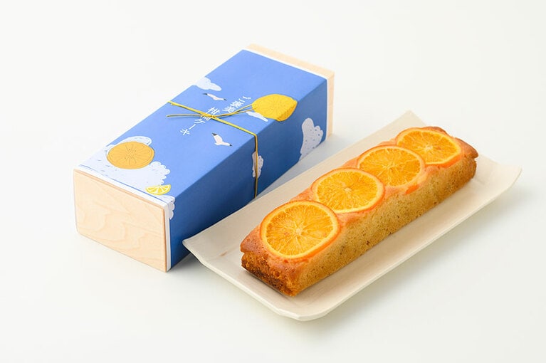 ご褒美 柑橘ケーキ 各1,620円(1棹)。