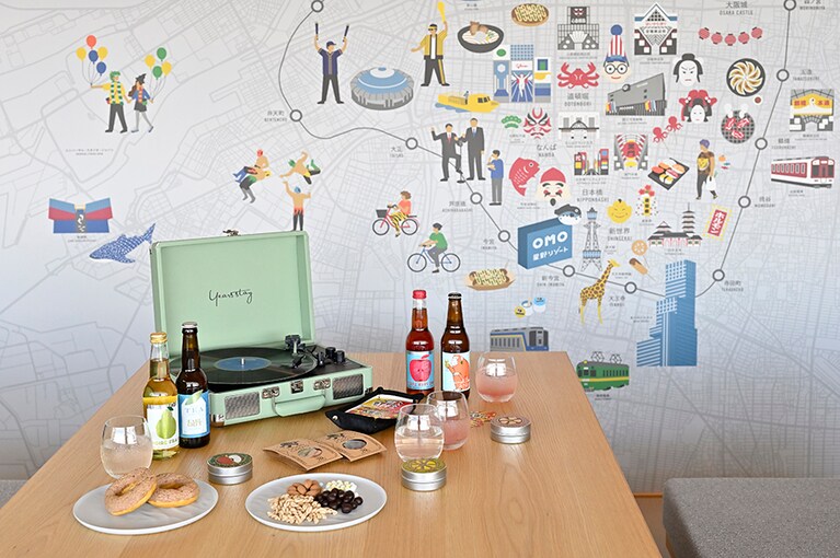 壁のイラストが楽しい “いどばたスイート” をはじめ、お部屋で過ごす時間にも楽しい趣向がいっぱい。