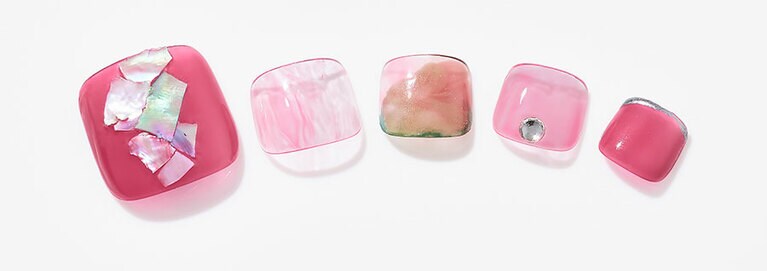 PK17 フラミンゴレディを使用したネイルアートイメージ。