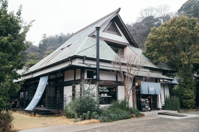 会場は、岐阜県・白川郷の合掌造りを移築したWITH KAMAKURA。